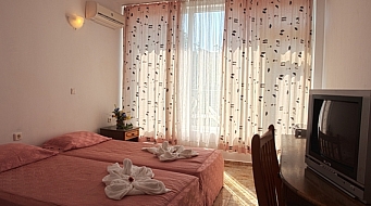 Sunny Varshava Double room 