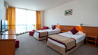 Aronia Beach Camera dubla 